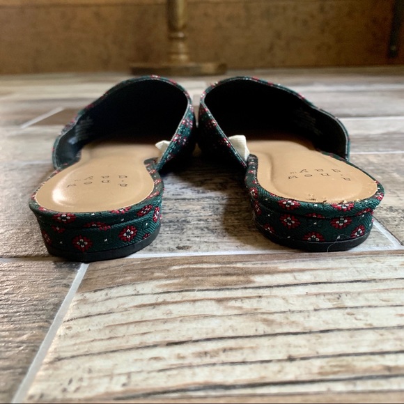 A New Day Pointed Mules w/Red Rose - Picture 5 of 8